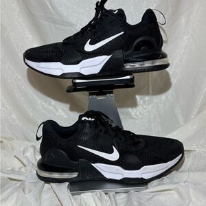 Nike Men's Black and White Athletic Sneakers